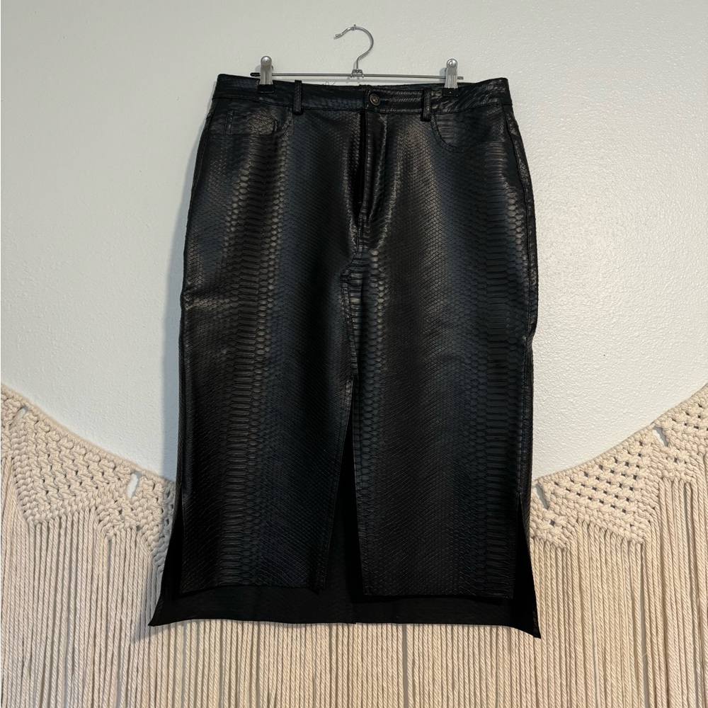 Snakeskin pattern faux leather skirt